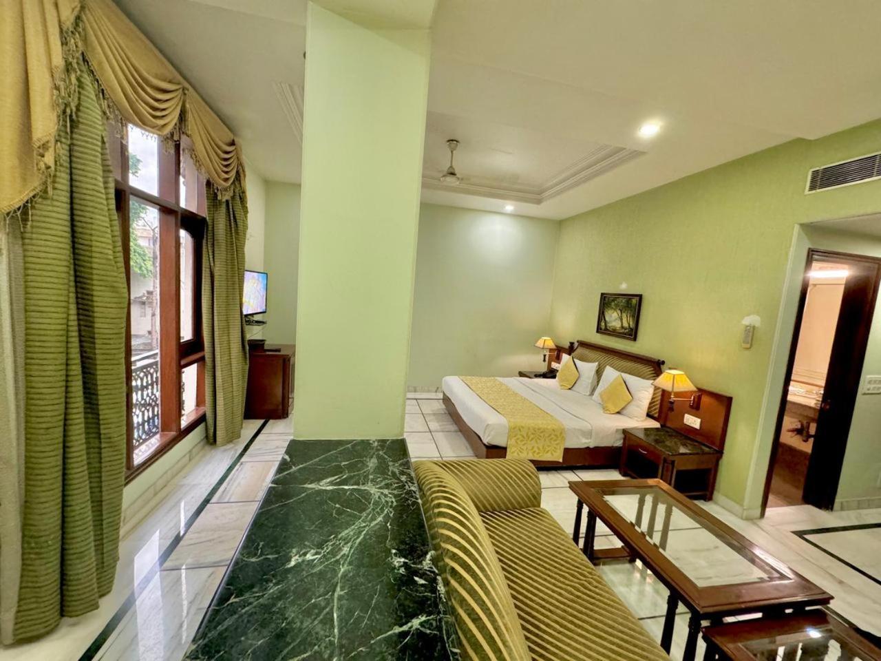 Hotel Florence Inn, Karol Bagh, New Delhi, 2 Min From Metro Exterior photo